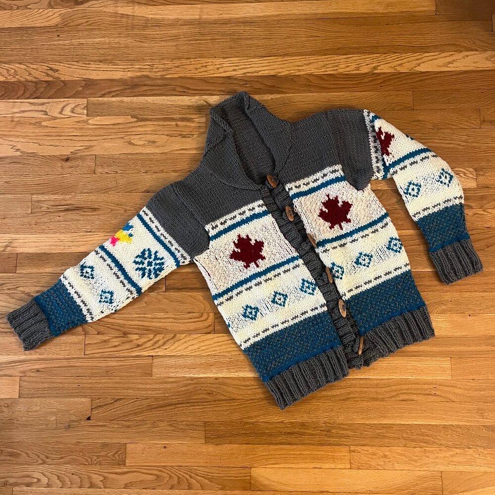 Vintage Hand Knit Cowichan Maple Leaf Snowflake Toggle Closure Sweater - Large